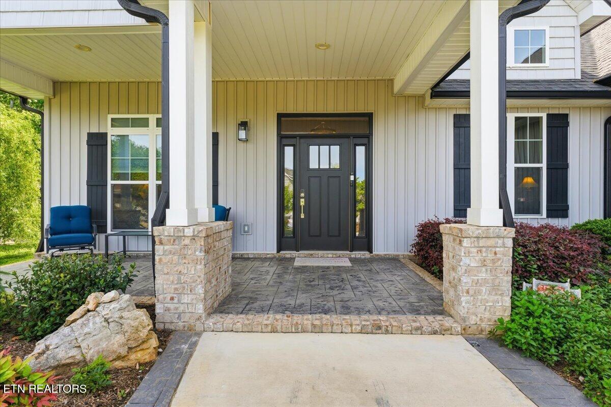 Image 4: 04-Exterior