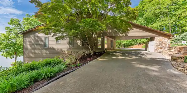1811 Harbour View Drive
