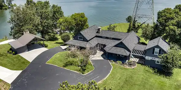 750 Elizabeth Way