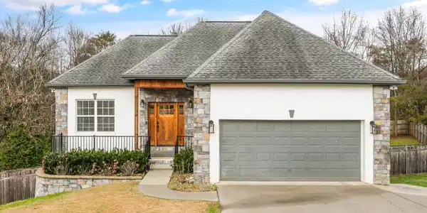 5600 Barineau Lane