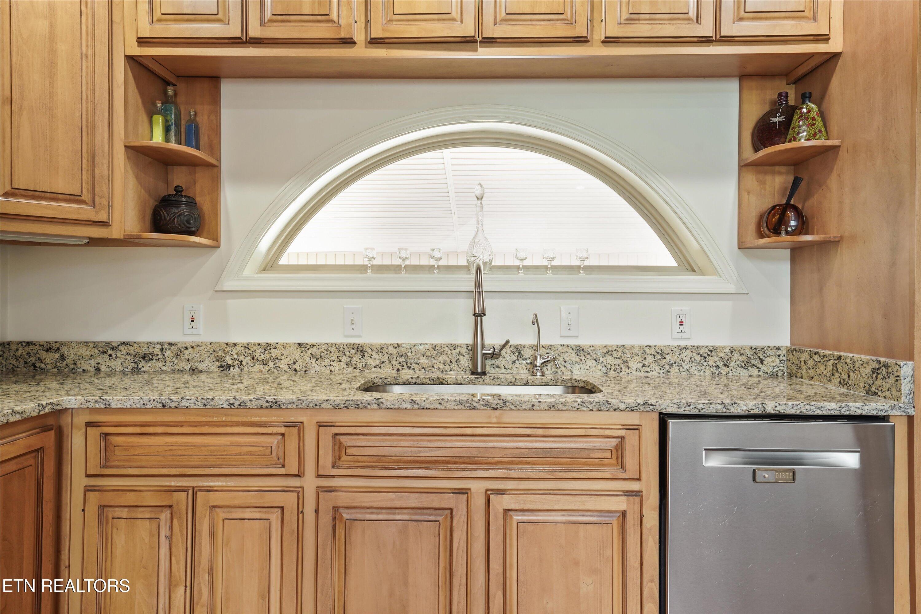 Image 4: 10-2529 McCloud Way 07
