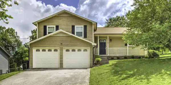 908 Tree Trunk Rd