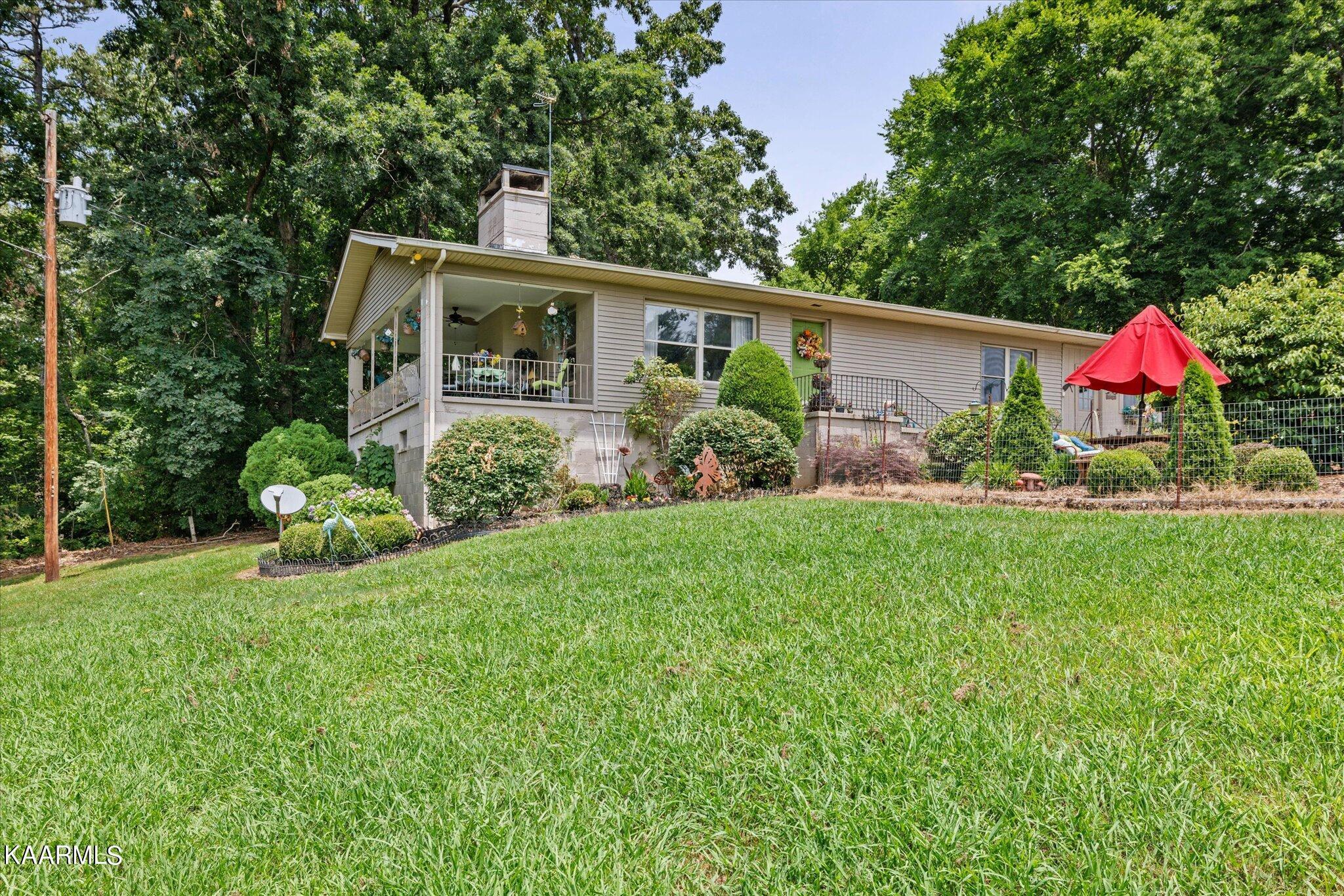 2135 Lakelawn Drive, Dandridge, TN lhrmls01265275