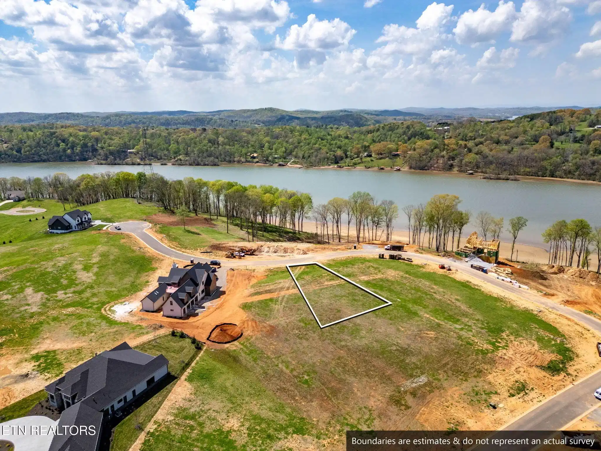 Image 1: 29-web-or-mls-DJI_0896-HDR-20 - wht ln