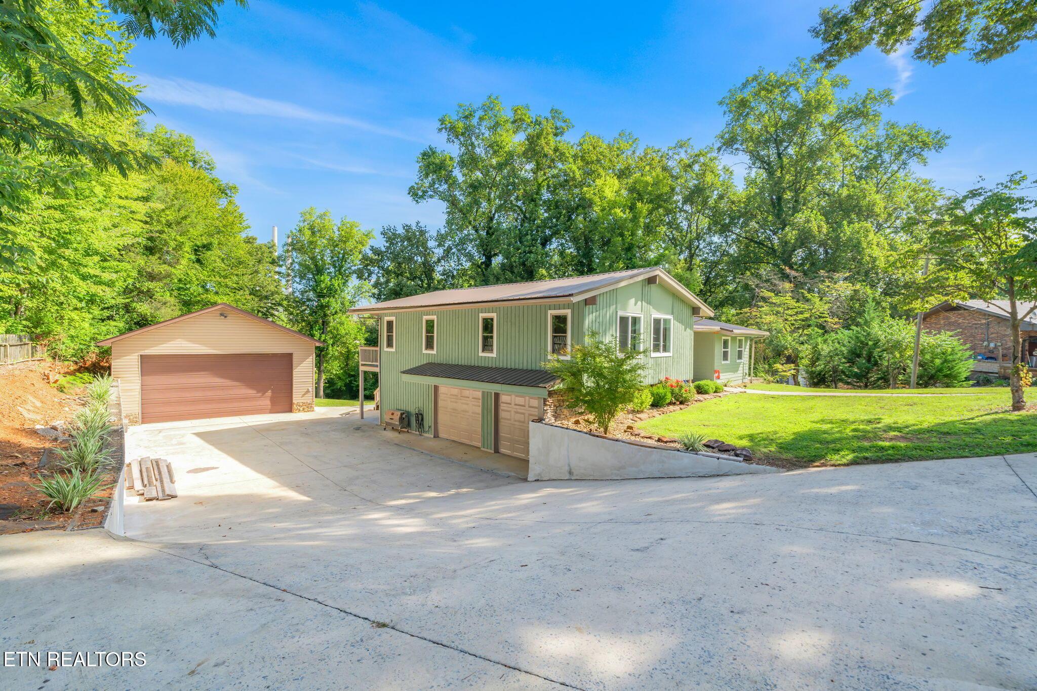 Image 2: 6-web-or-mls-828 Sargent Drive-64