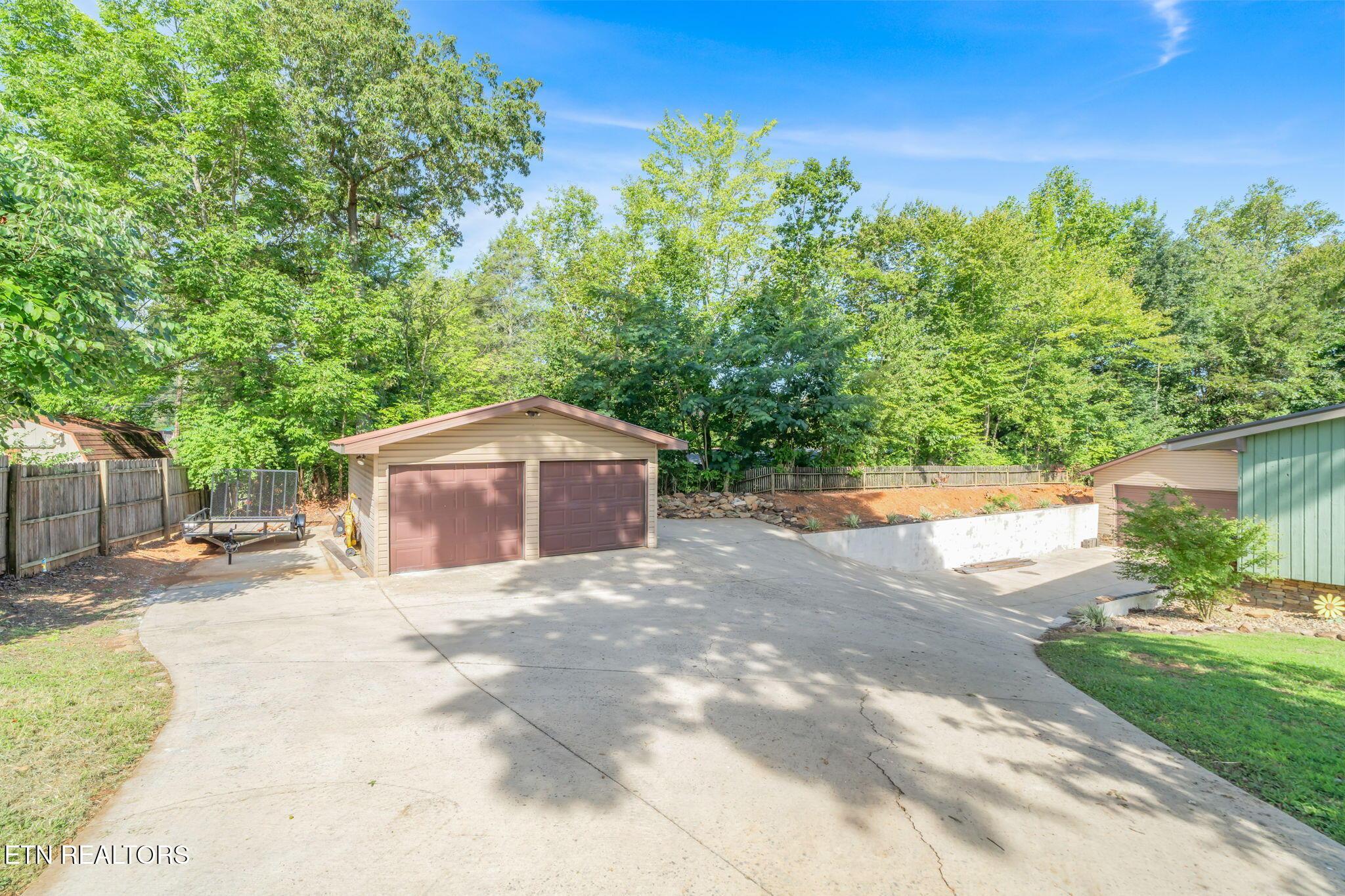 Image 3: 7-web-or-mls-828 Sargent Drive-65