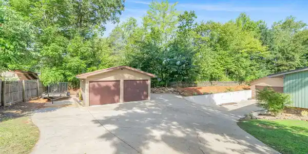 Image 3: 7-web-or-mls-828 Sargent Drive-65