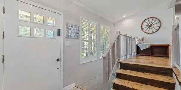 Image 4: 10-web-or-mls-828 Sargent Drive