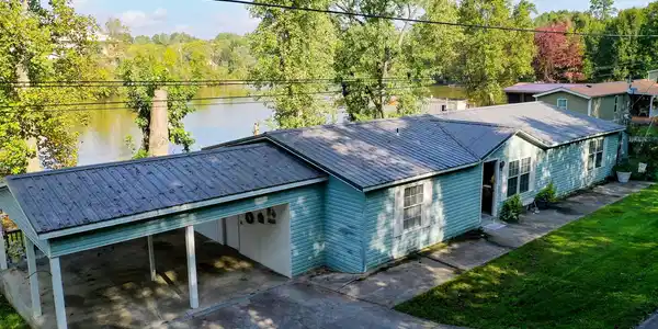 1504 E Pearly Smith Rd