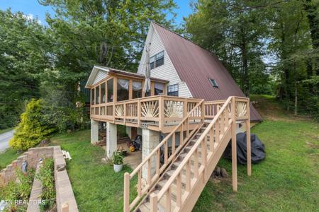 5602 Lakeshore Drive