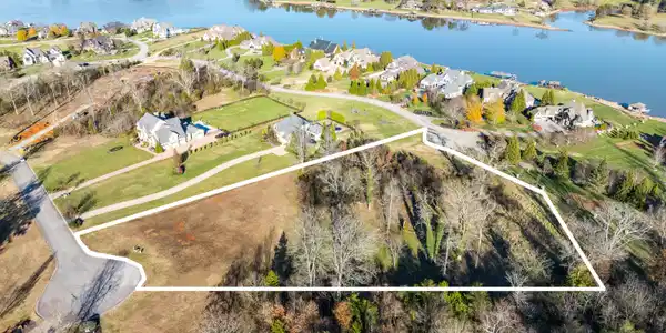 3637 &3641 Lashbrooke Way