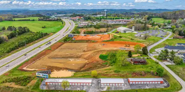 Image 4: 004-WinfieldDunnPkwy-Sevierville-TN-3786