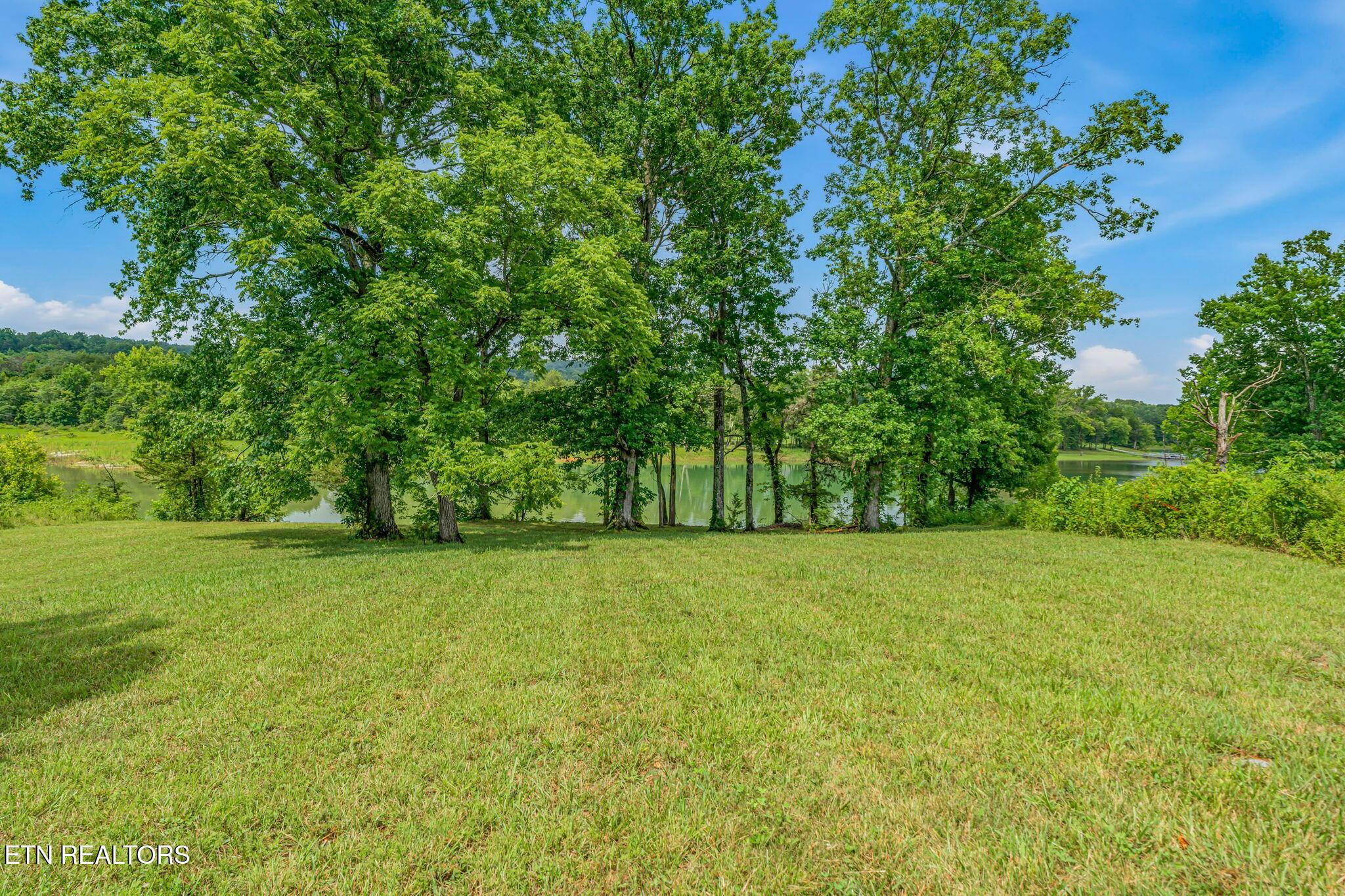 Image 4: 22-web-or-mls-Waterfront Knoll