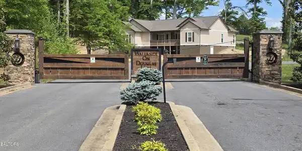 Image 2: Gated entrance