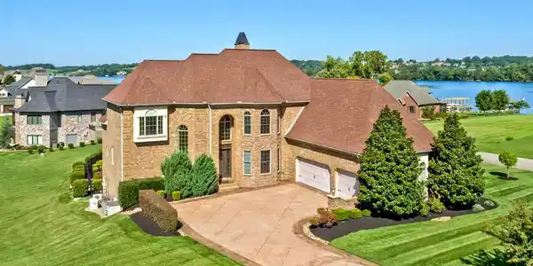 202 Topsail Court