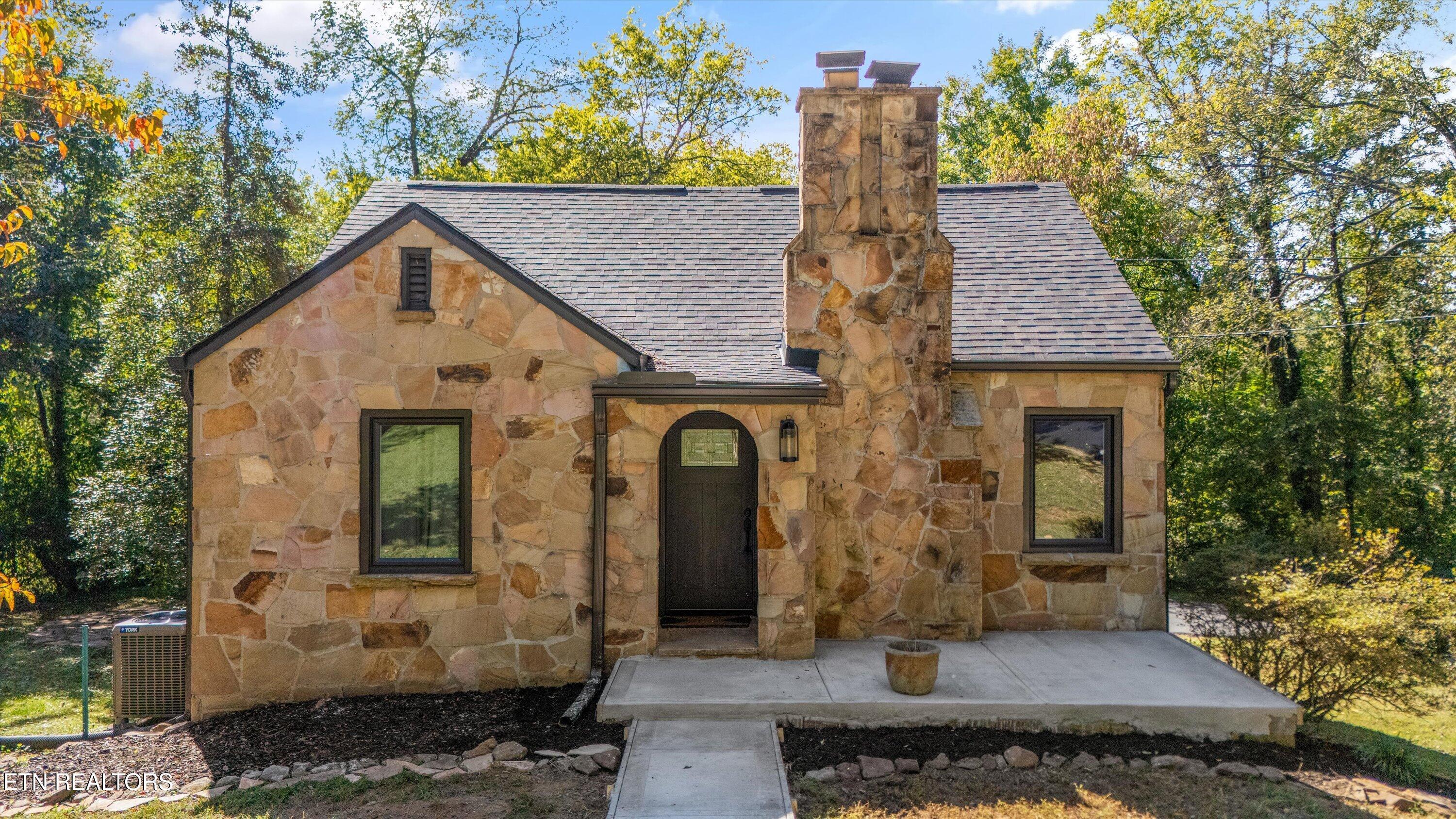 Image 1: 24-6001 E Governor John Sevier Hwy05