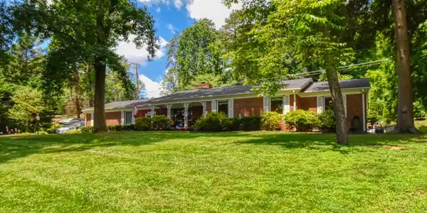 2109 Woodmere Lane