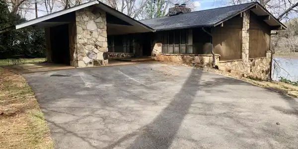 5100 Buckhead Tr