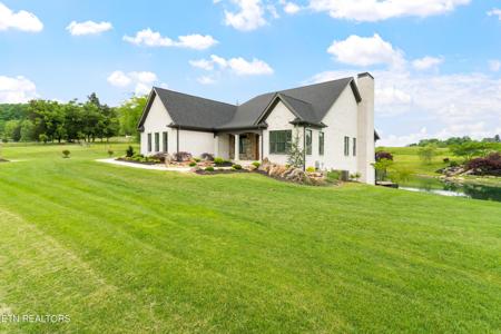 3239 Hwy 61 W