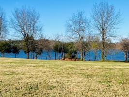 952 Edgewater Way