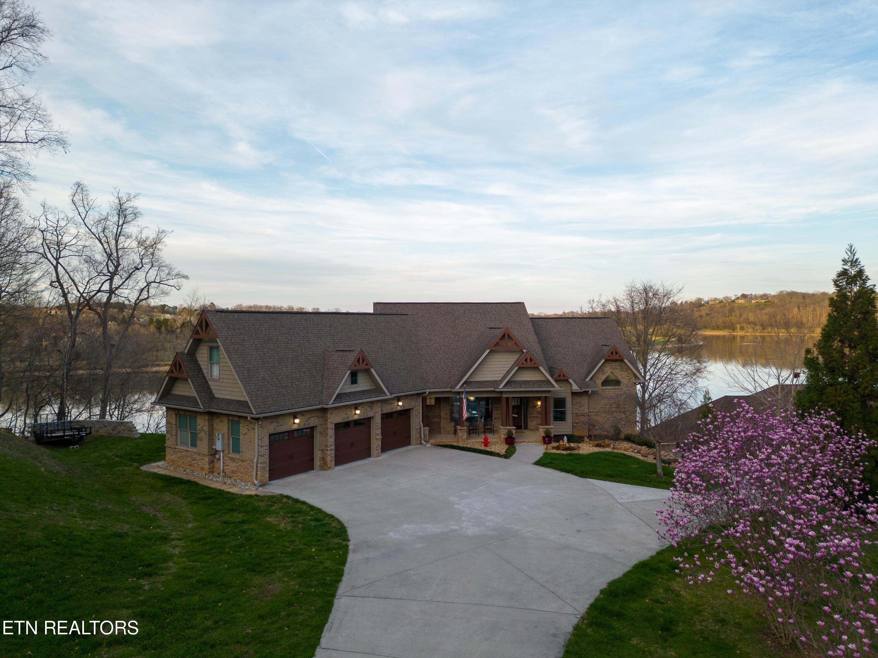 Image 2: 485 Quiet River Ln