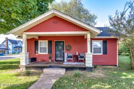 702 Poplar St