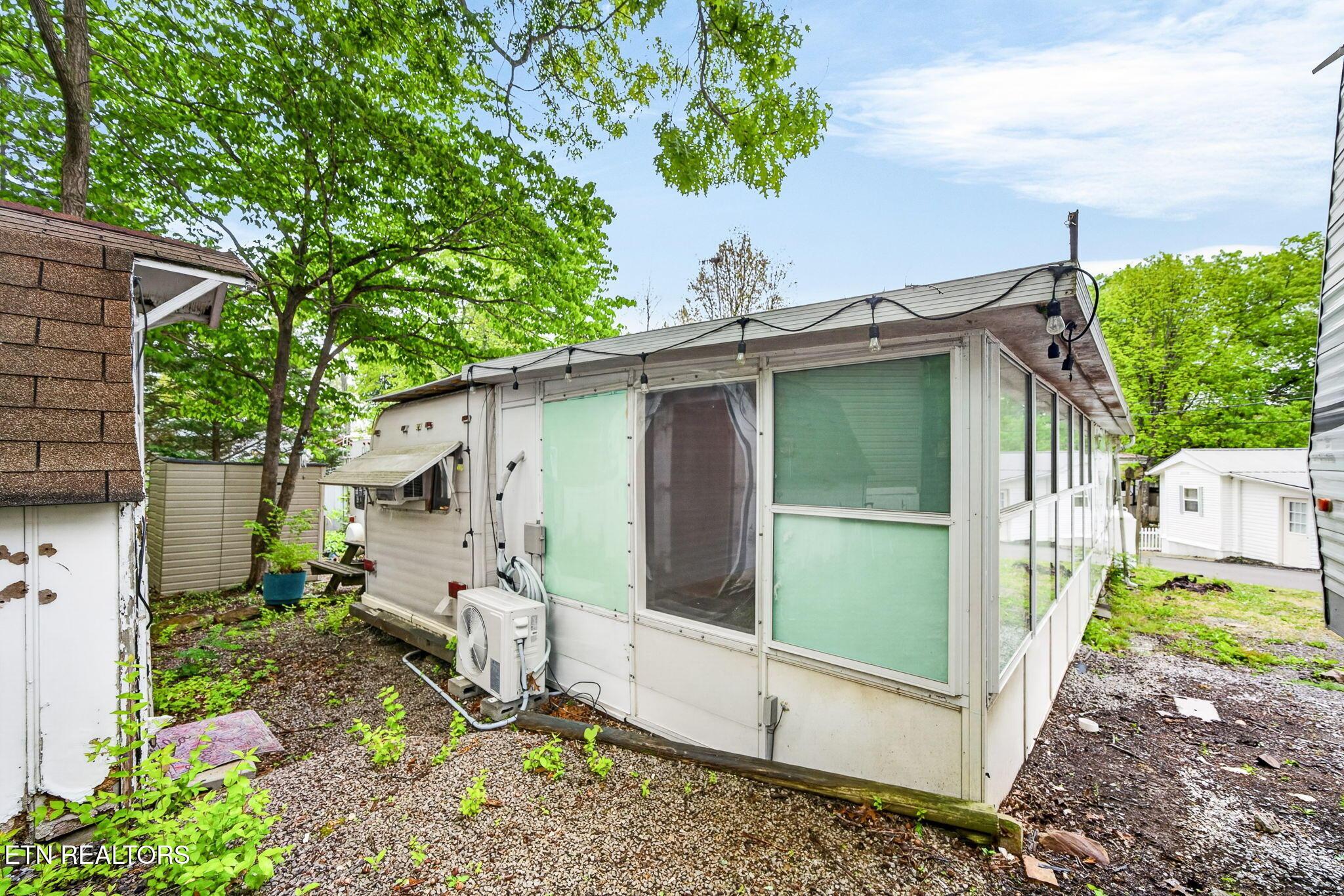 Image 3: 3-web-or-mls-65 Seminole Rd_011_TNPC