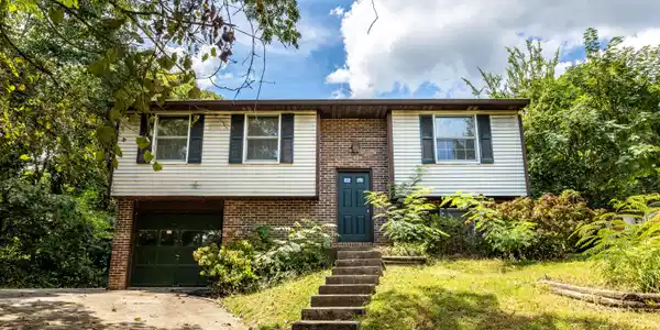 1637 River Crest Drive
