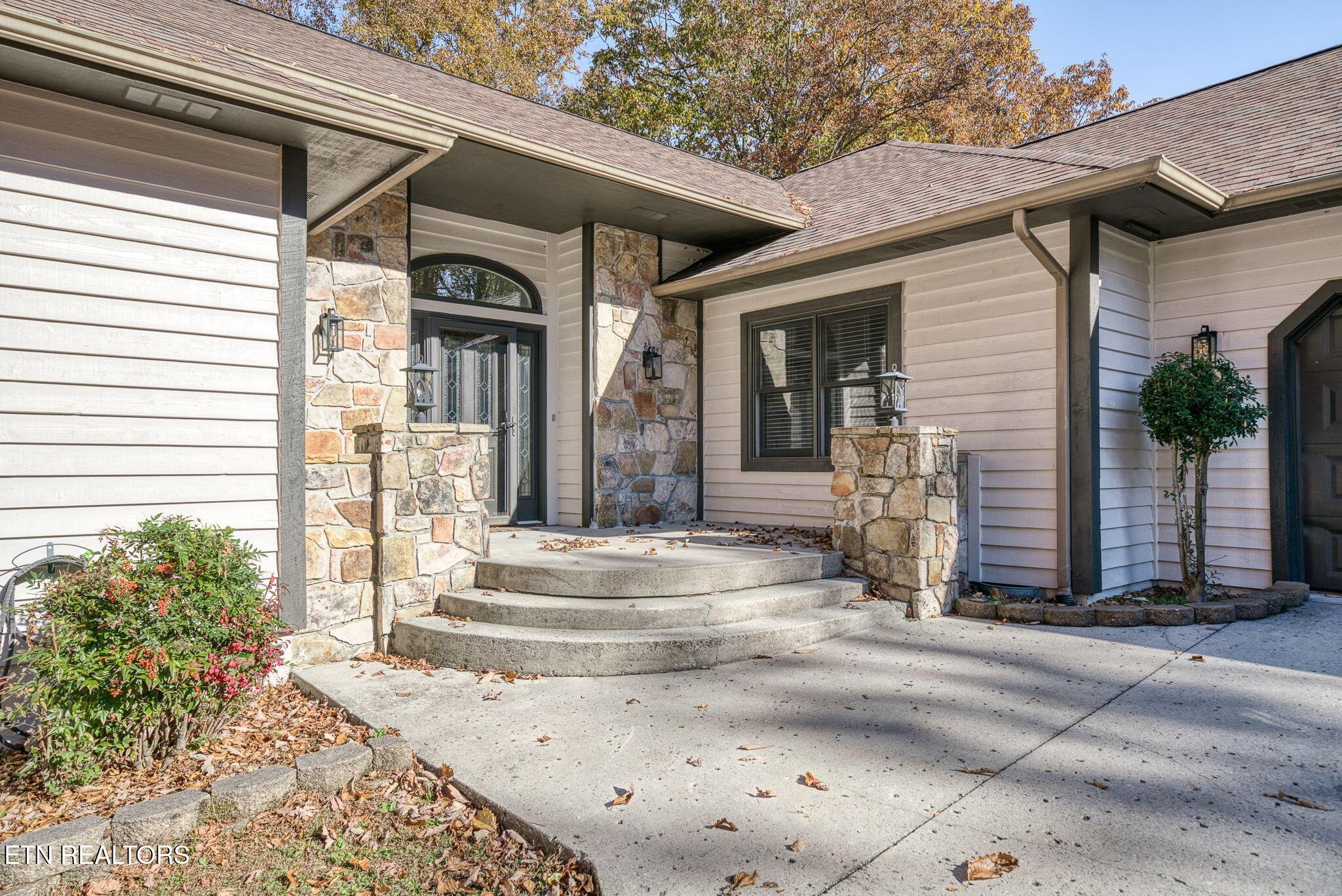 Image 3: Front Elevation 3