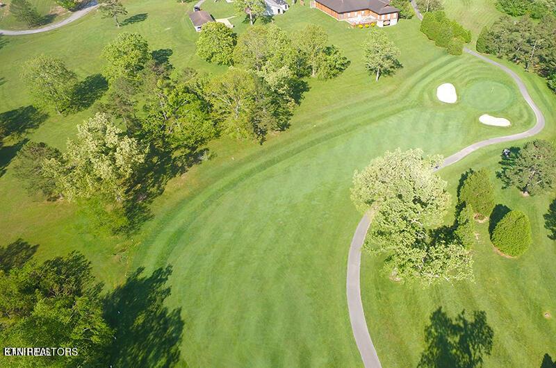 Image 3: Amenity Golf Course