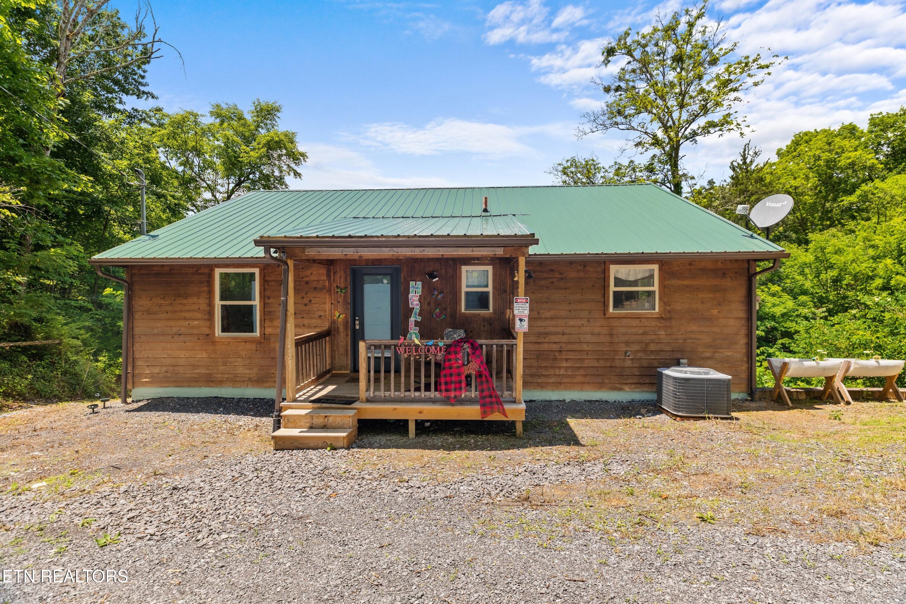 Image 2: 001-2759WildwoodRoad-Dandridge-TN-37725-