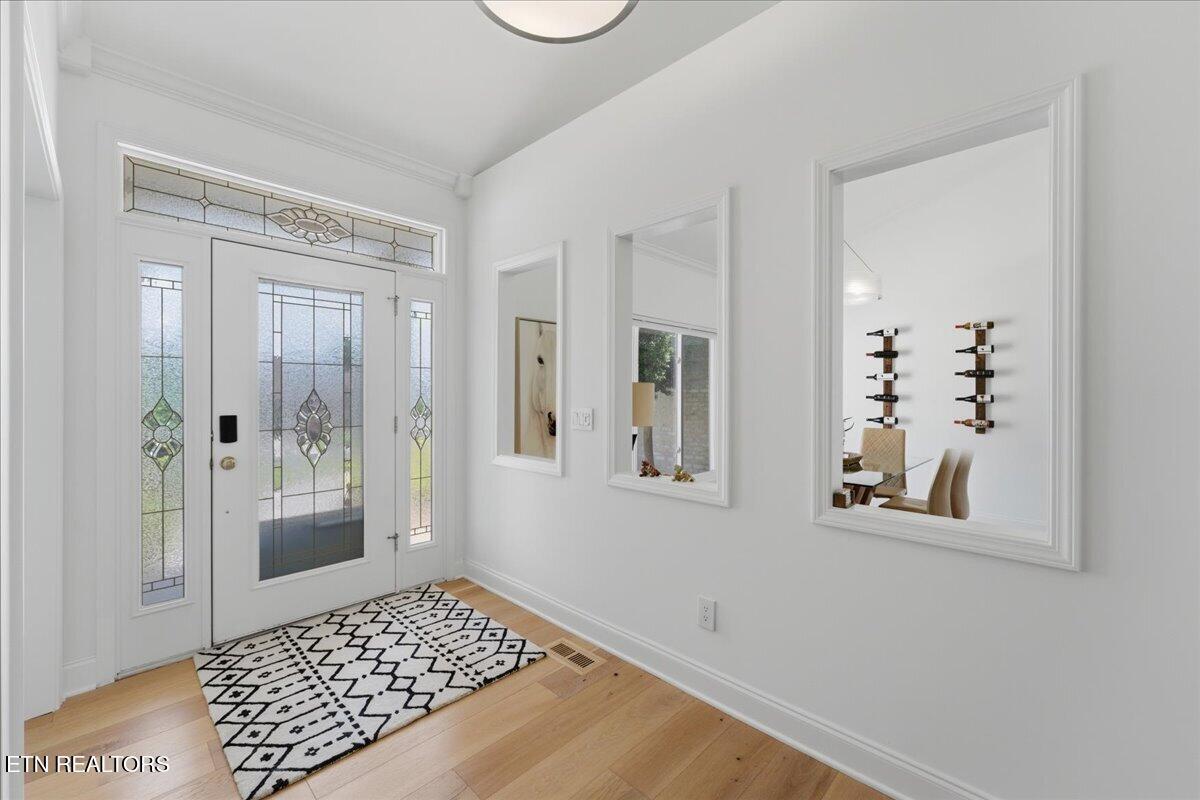 Image 3: 03-Foyer