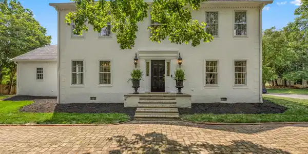 400 Boxwood Square