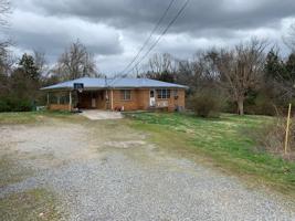 225 Lakeshore Dr