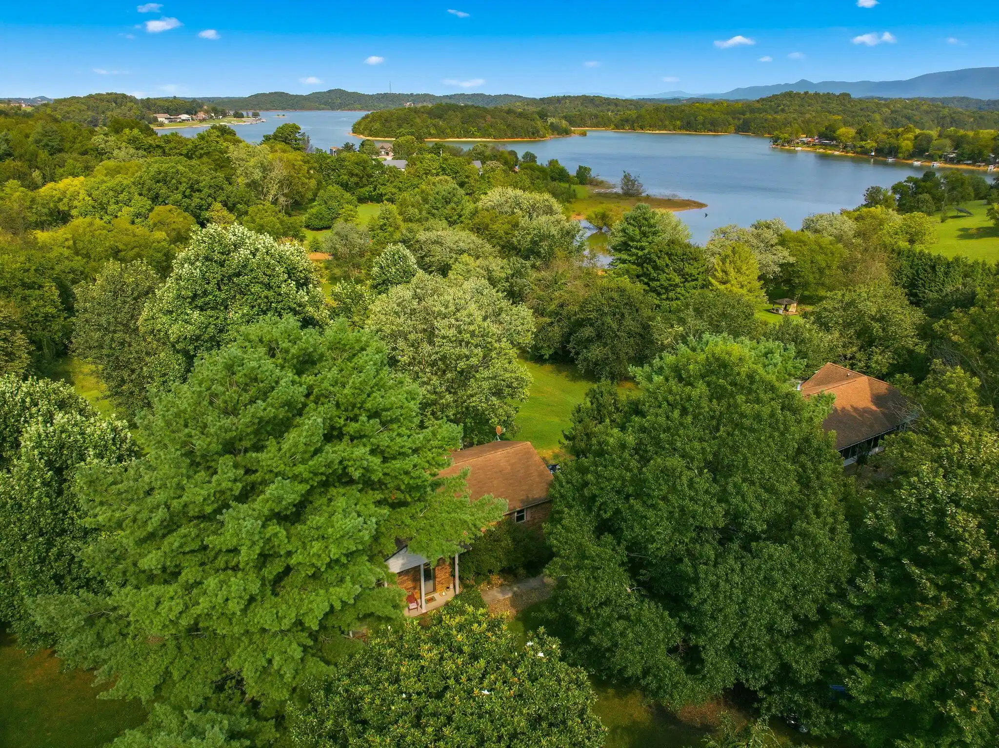 Image 1: 30-web-or-mls-1634-Brookview-Dr-Dandridg