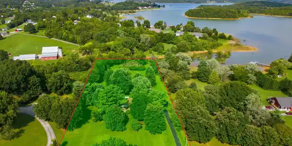 Image 2: 1-web-or-mls-1634-Brookview-Dr-Dandridge
