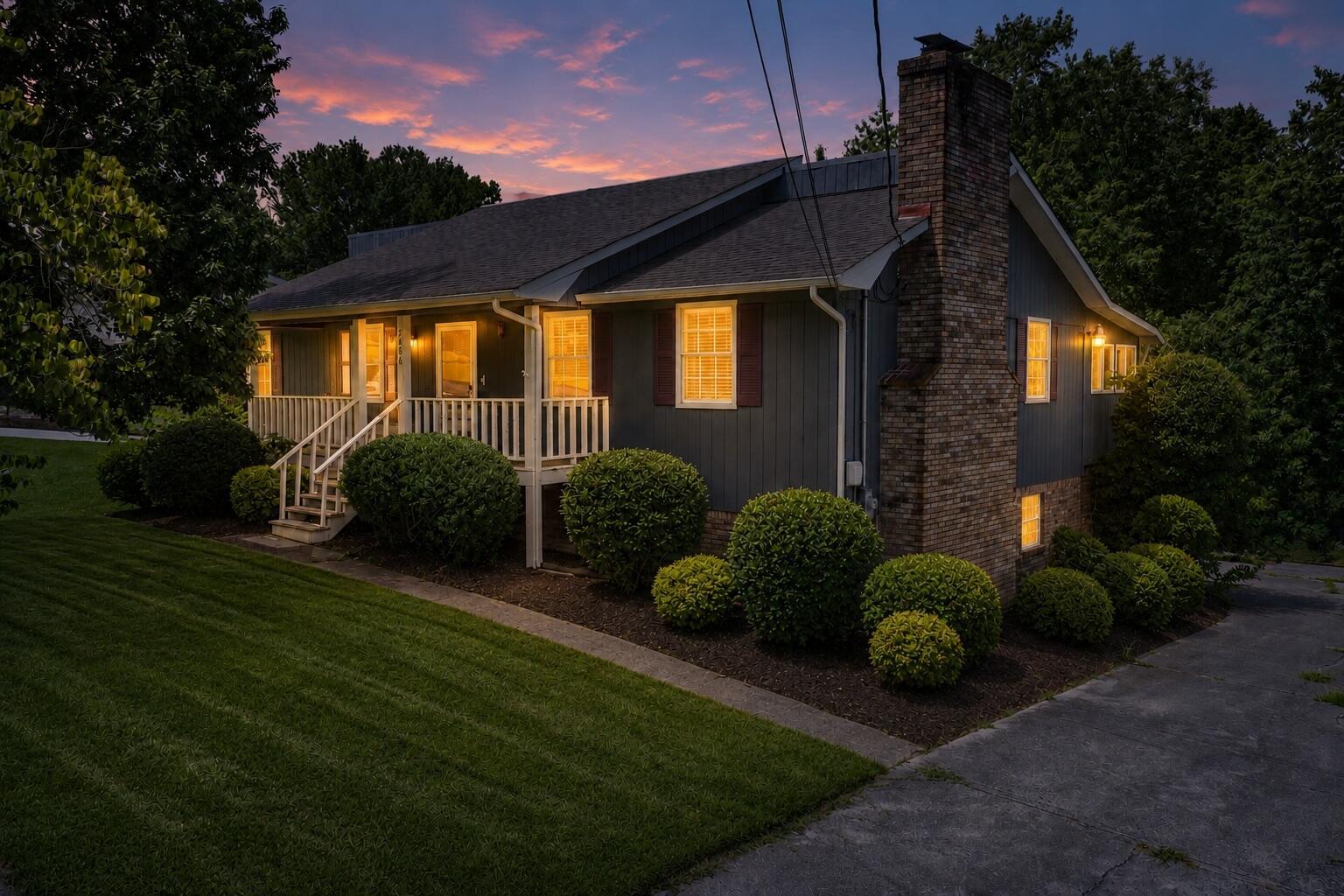 Image 3: Front Night