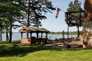 11165 Lakeshore Dr