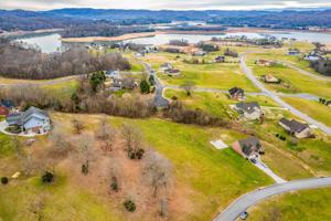 9016 Paradise View Dr