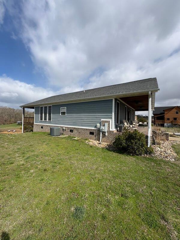 Image 4: Side view of house
