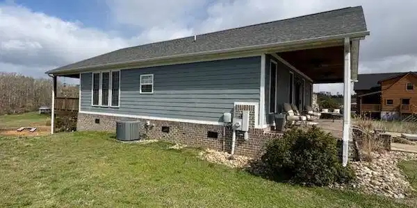Image 4: Side view of house