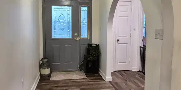 Image 3: Foyer