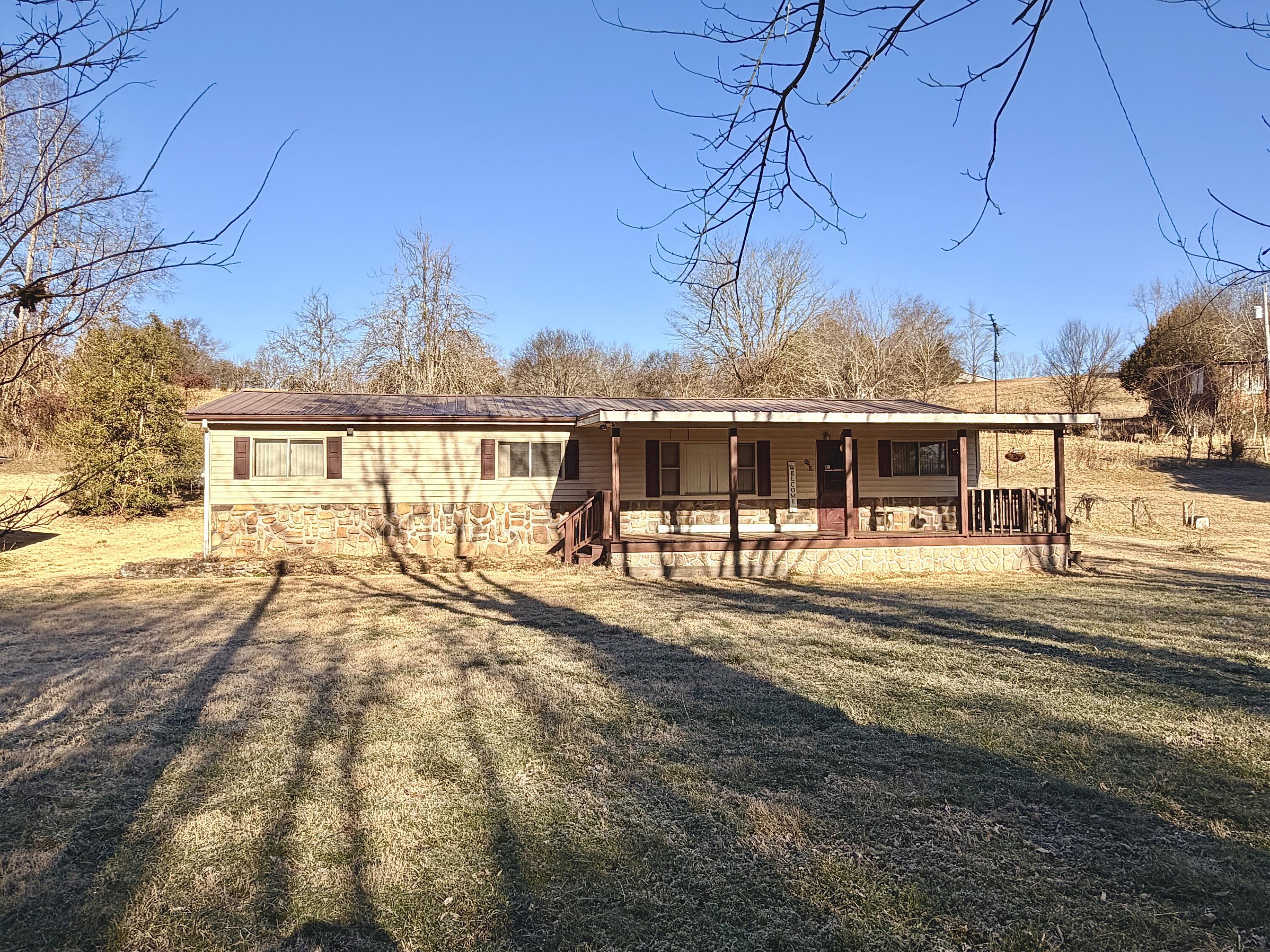 Image 2: Large front yard