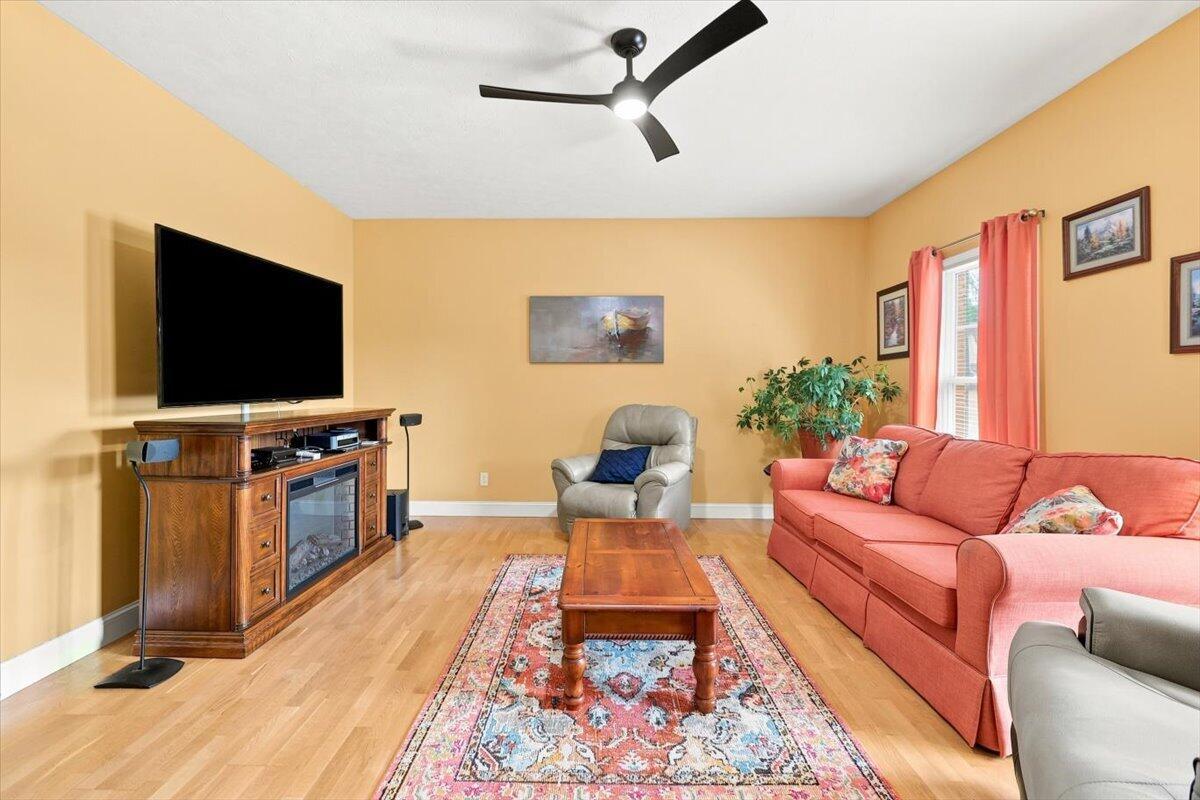 Image 4: 09-4972 Cedar Cove Dr 9