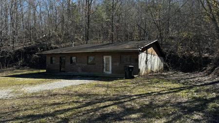 897 Lakeway ROAD