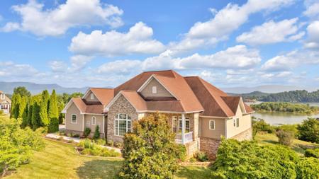 424 RIVER BEND Drive