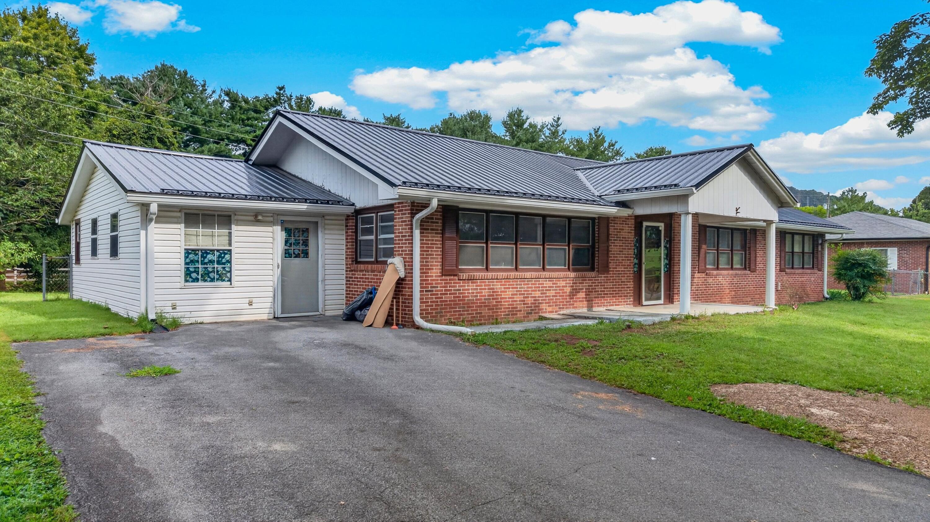 Image 2: 002-3315Highway66South-Rogersville-TN-37