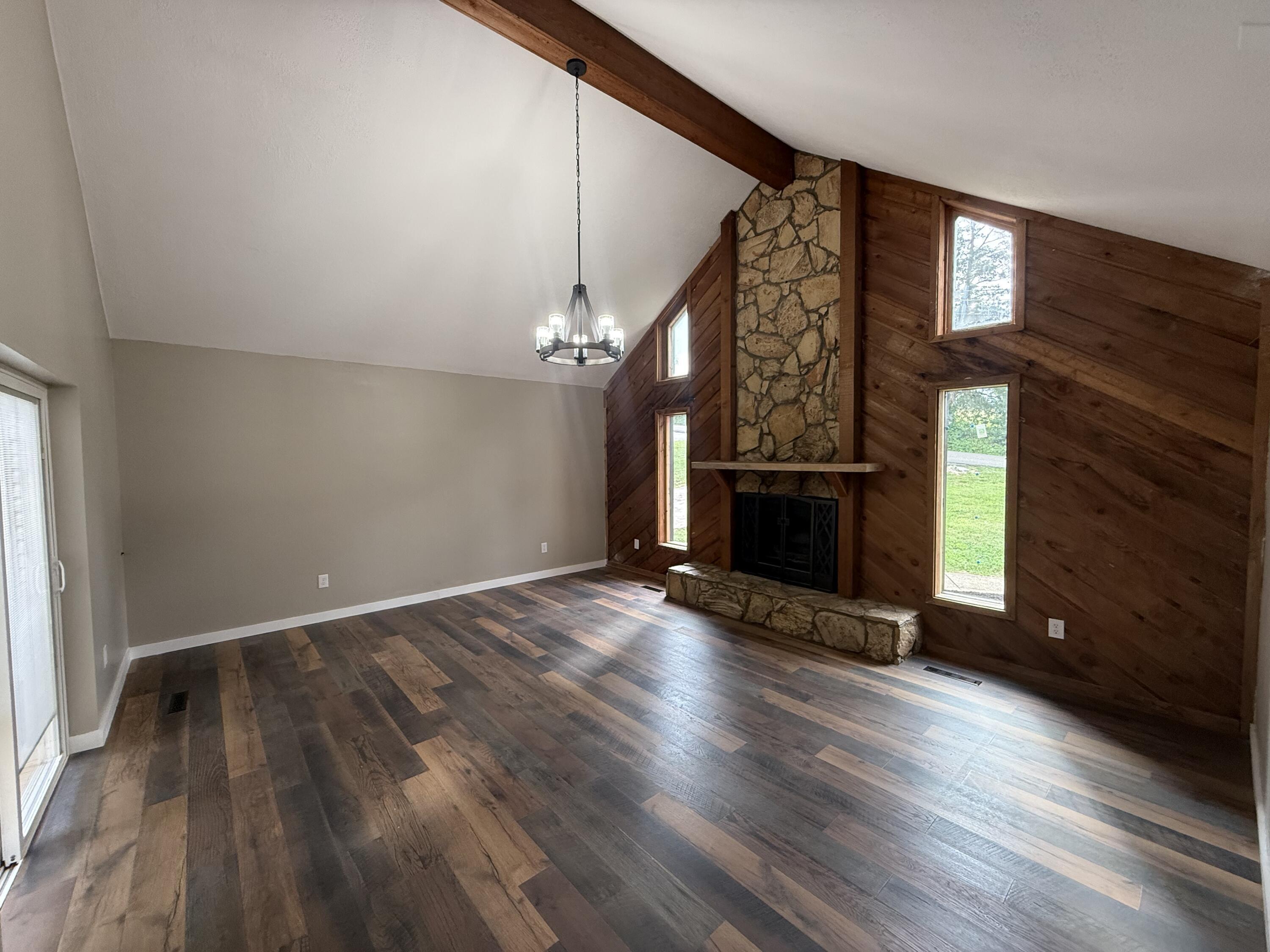 Image 3: Living Room