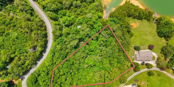 Image 2: 003-1393LakeFrontDrive-Dandridge-TN-3772