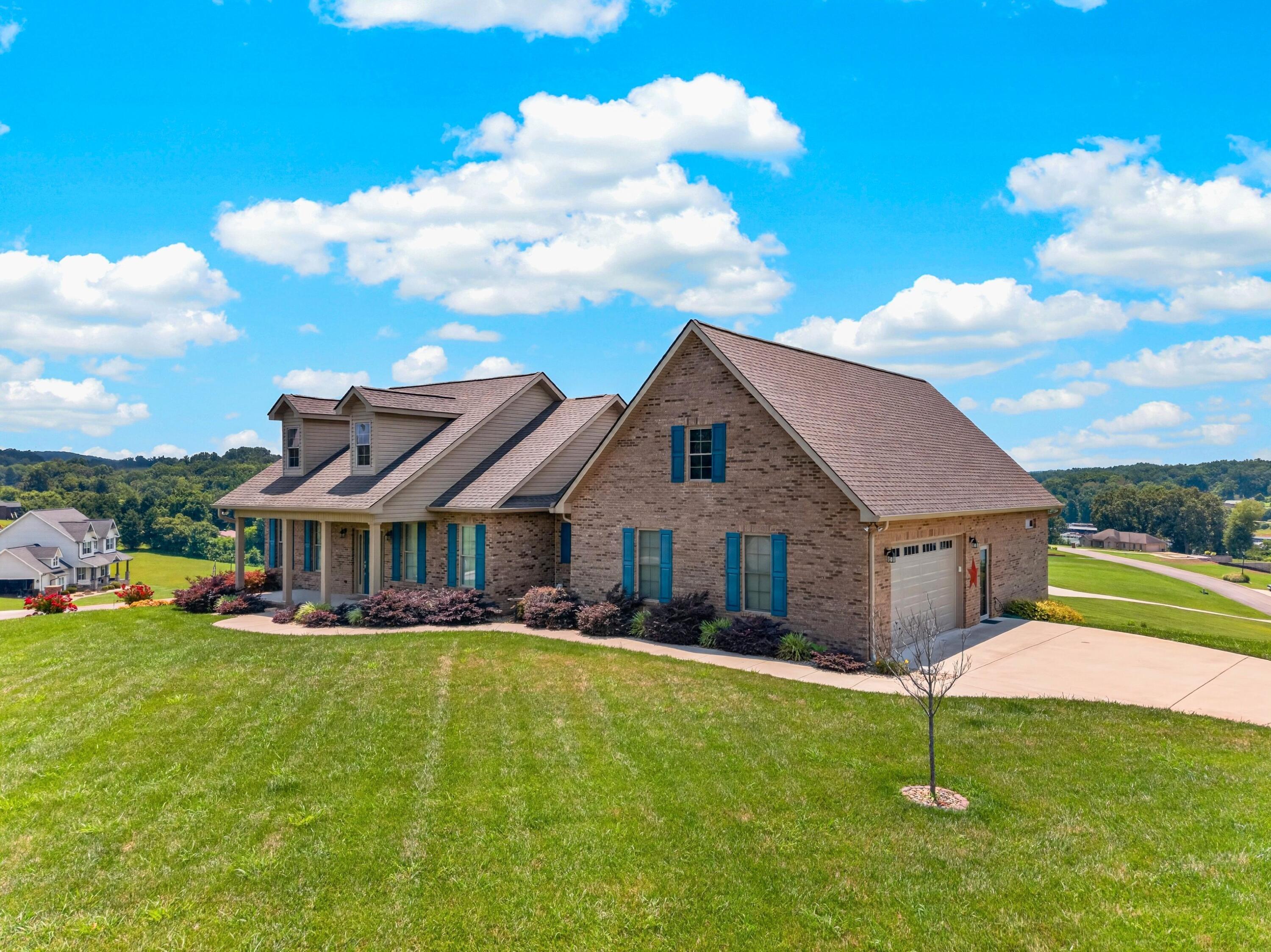 Image 2: 002-4056HarborViewDrive-Morristown-TN-37